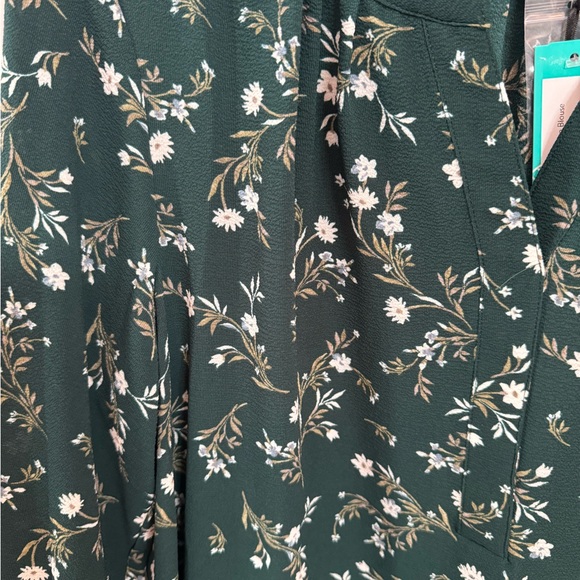 NWT green tunic. Size M. Great pattern. - Picture 3 of 6